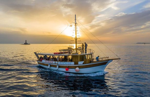 Private Sunset Cruise with Dolphin Watching in Medulin