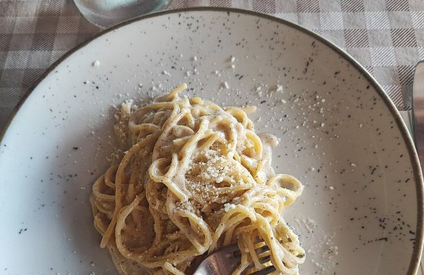 Pasta, Pizza and Gelato Food Tasting Tour in Trastevere
