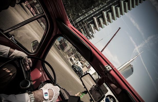 1 hour Vintage Fiat 500 SkyLine Tour in Milan