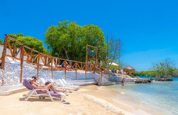 Island Tour 3 Beach Clubs around, Rosario and Tierra Bomba island