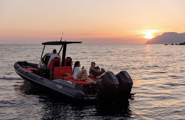 Private Luxury Boat Tour to Kimolos & Poliegos