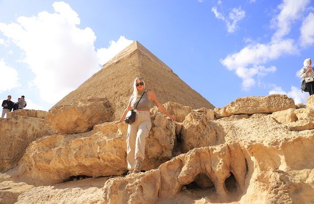 Full day tour to Giza Pyramids, Memphis, Sakkara & Dahshur with private guide