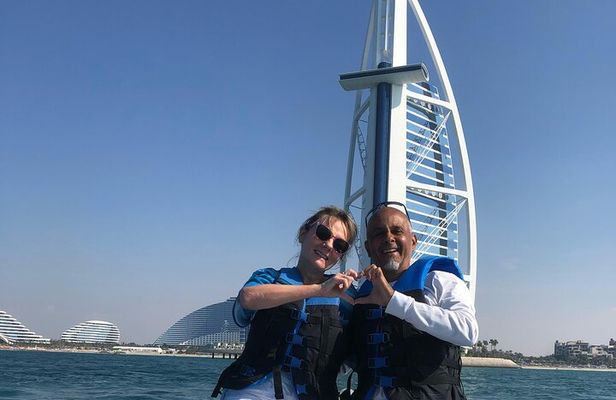 Speedboat Dubai: 60 Mins Guided Burj Al Arab & Atlantis Tour