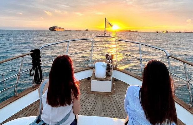 Sunset & Skyline Happy Hour Yacht Cruise