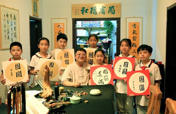 Immerse Yourself:Chinese Calligraphy Experience in Beijing Hutong