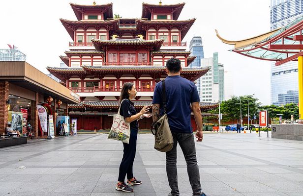 Singapore: Icons of the Lion City with Gardens by the Bay