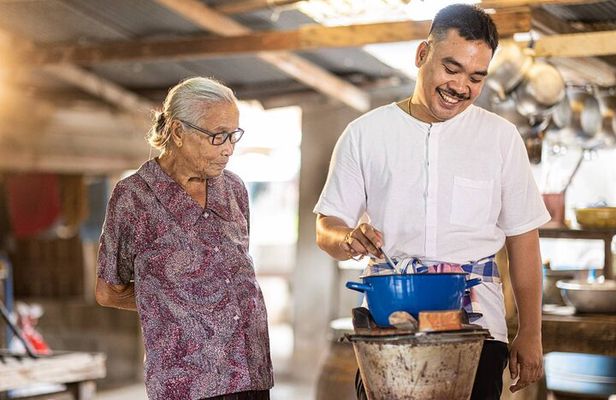 Cooking Class by Samui Native Instructor Geng and O Family