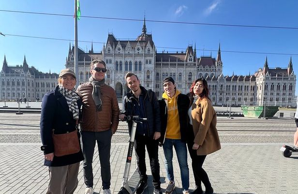PRIVATE GUIDED Budapest walking tour with coffee break in 120 min
