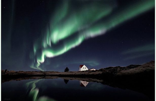 Small Group Northern Lights Tour with Hot chocolate & Photos