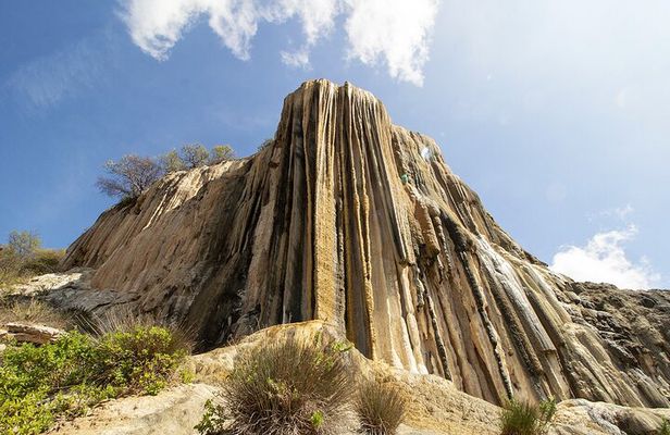 Hierve el Agua Tour: Pools, Waterfalls, and Mezcal Tasting.