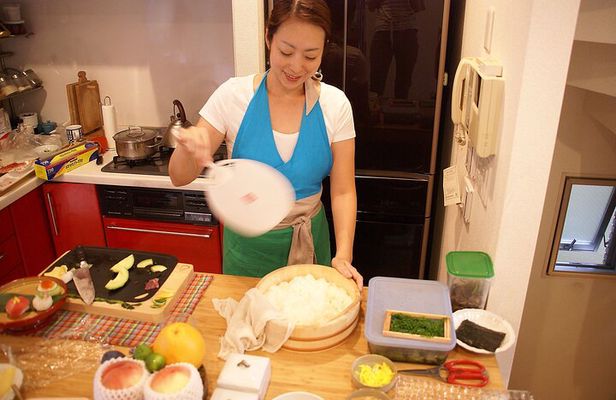 Sushi, Bento or Gyoza Class in Tokyo with Miki + Transfers