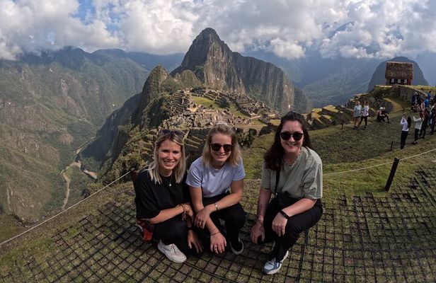 Machu Picchu Tour Full Day by Vistadome Observatory Train
