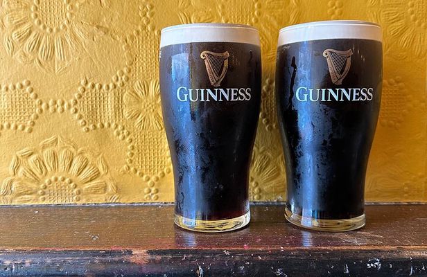 Dublin Pub Tour: Guinness Perfect Pour, Whiskey, Music and More