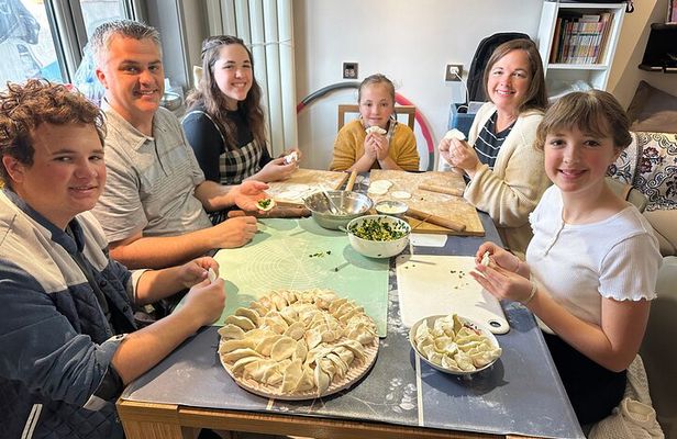 Beijing: Private Dumpling Cooking Class in Local Family