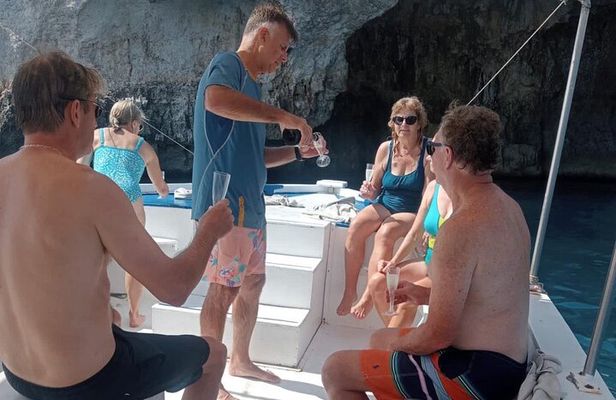 Private boat tour Syracuse Ortigia fruit and prosecco