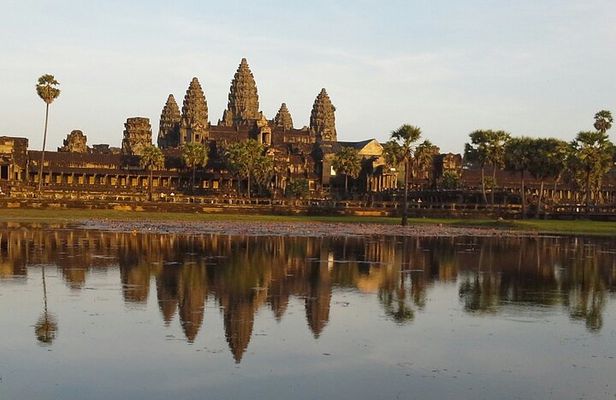 Angkor Wat Tour with Sun Rise Small Group Day Tour