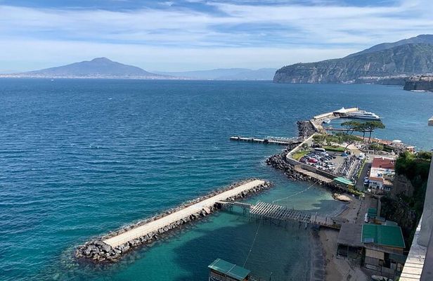 3 Hour Walking Tour of Sorrento with Local Food Tasting