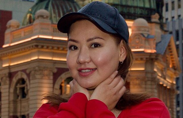 Pose for professional pics while enjoying Melbourne history walk