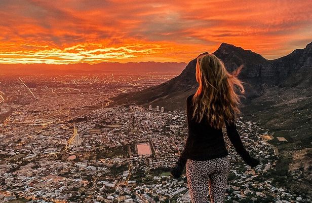 Guided Sunset/Sunrise Hike on Lions Head,Cape Town (Hotel Pickup)