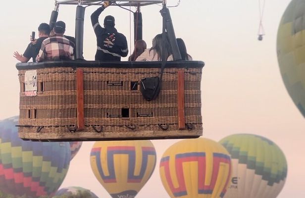 Teotihuacan Balloon Flight Transportation and Breakfast in a Natural Cave