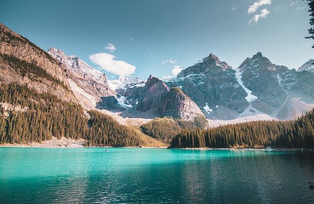 Lake Louise, Moraine Lake 1-Day Trip from Banff/Calgary