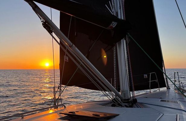 Sailing tour in Palermo with aperitif