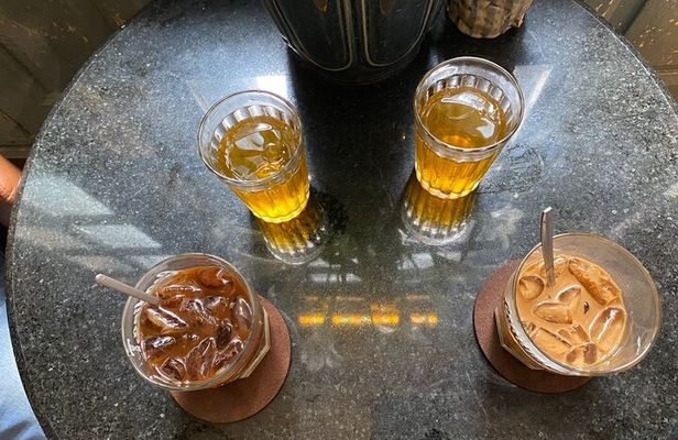 Walking Tour in Hanoi Old Quarter with Street Food & Coffee