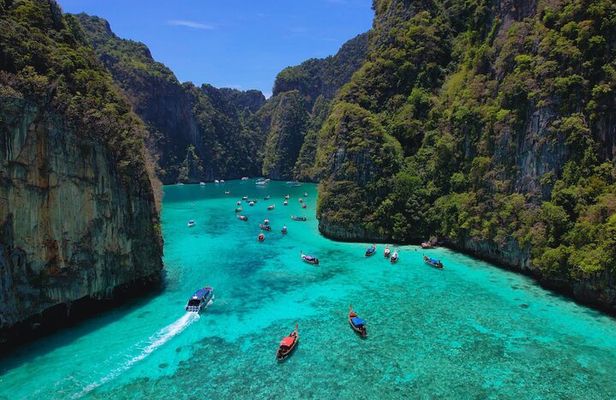 Luxury Speedboat : Day trip to PhiPhi with National Park fee 