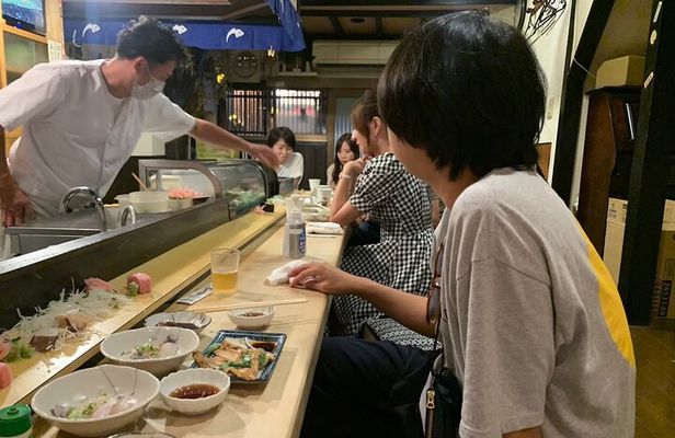 Bar and Izakaya Nighttime Foodie Tour in Kyoto