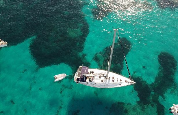 Daily sailing trip in the La Maddalena Archipelago