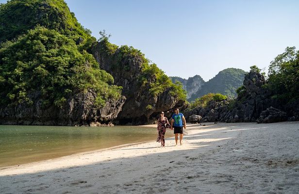 Hanoi : Halong Bay 7-Hour Luxury Cruise with Limousine Transfer