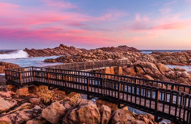 Perth to Margaret River Wineries & Sightseeing 1 Day Tour
