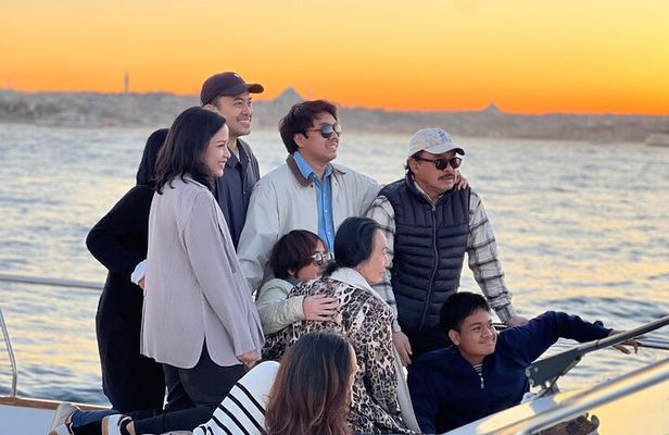 Istanbul Sunset Yacht Cruise on the Bosphorus with Transfers