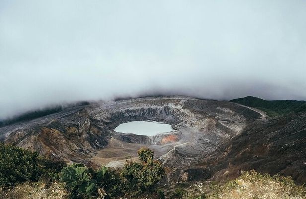 Day Tour: Doka Estate, Poás Volcano and La Paz Waterfalls
