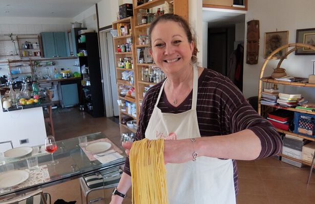 Home Cooking in Testaccio: Cacio e Pepe, Amatriciana, Carbonara