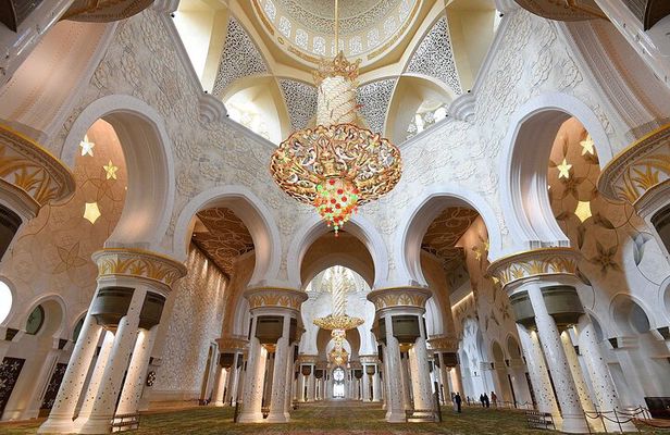 Abu Dhabi Grand Mosque Visit: A Dubai to Abu Dhabi Cultural Tour