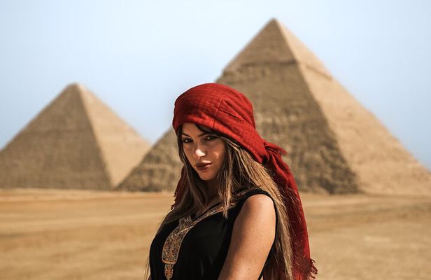 Professional Photo Shoot & Authentic Cairo Walking Tour