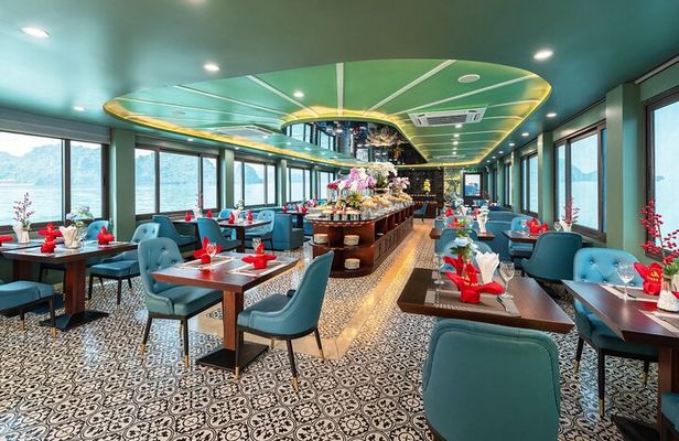 Jewels of The Bay Luxury Day Cruise from Tuan Chau Harbor