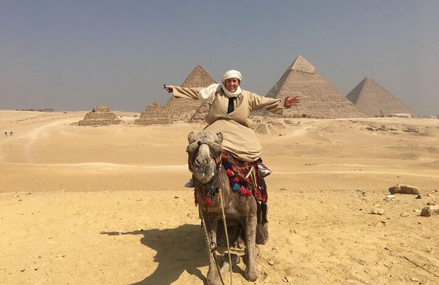 Private Tour Giza Pyramids , Egyptian Museum and Bazzar