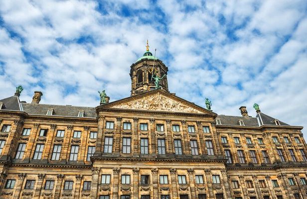Historic Amsterdam Walking Tour: Royal Palace & Flea Markets