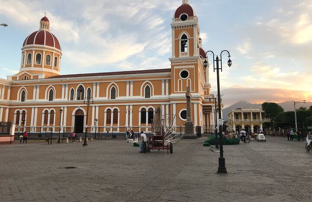 Nicaragua One Day Tour to Colonial Granada and Crafty Masaya