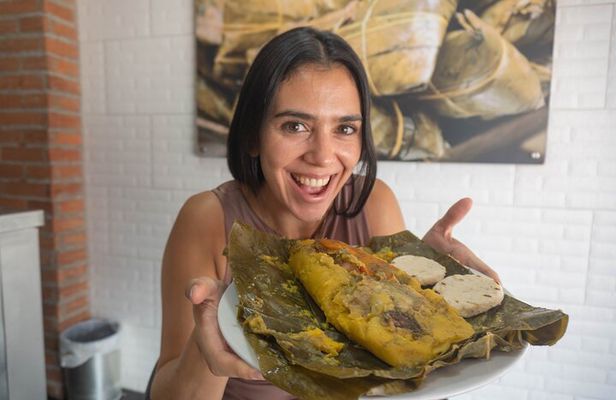 Street Food Tour in Medellín with 10 + Tastings in El Poblado