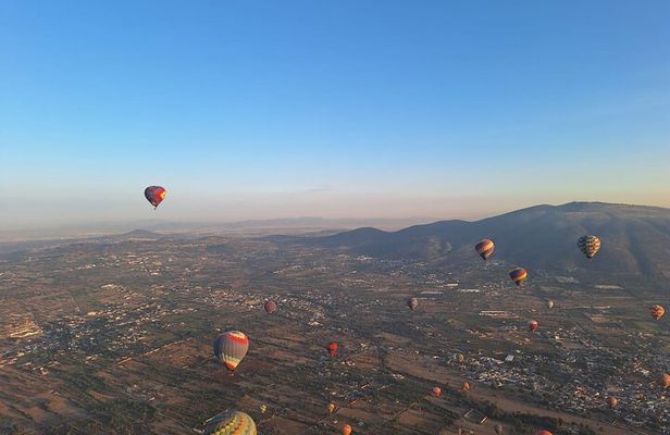 Balloon flight with option of Breakfast in a Cave or Buffet