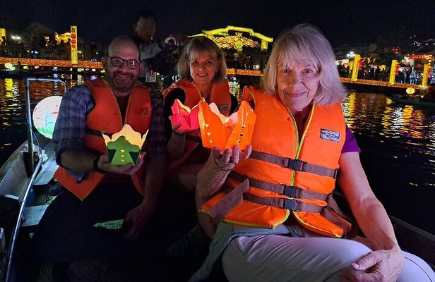 Hoi An street foods, night market and lantern boat ride