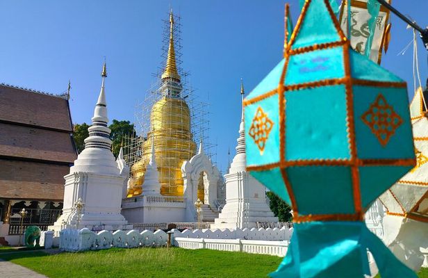 Chiang Mai Tuk Tuk Evening Tour with Temples & Street Foods