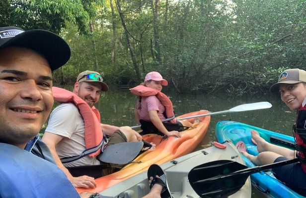 Kayak experience on Playa Blanca in Puerto Jiménez