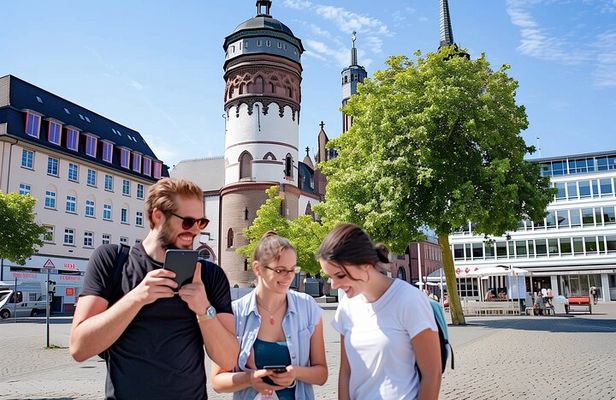 Private audio book city rally in Düsseldorf’s old town