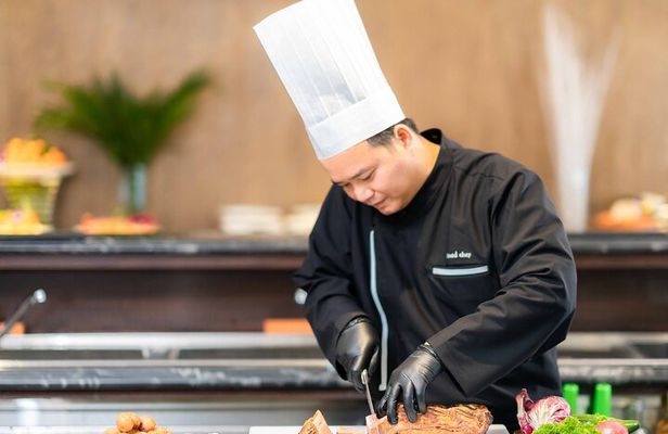 Halong Bay Luxury Day Cruise with Pool & Buffet Lunch from Hanoi