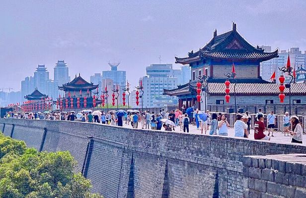 Private Xi’an Like a Local: City Wall, Pagoda & Muslim Quarter