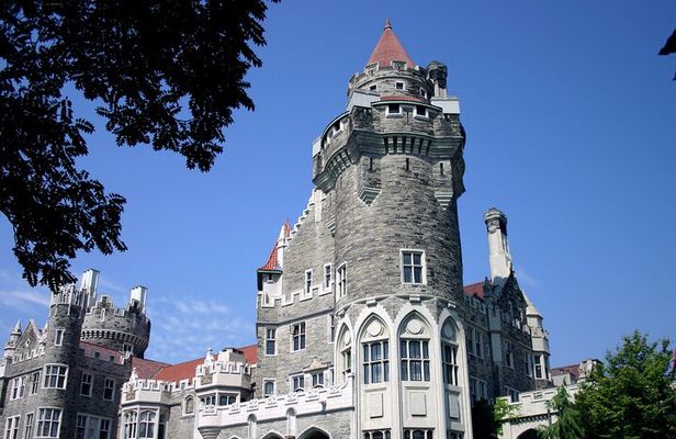 Scenic Toronto City Tour with Guide and Photo Stop